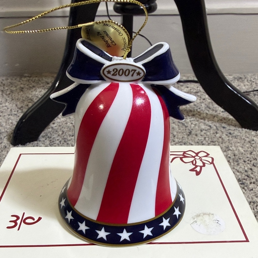 Danbury Mint Vintage 2007 Patriotic Christmas Bell with Santa NEW